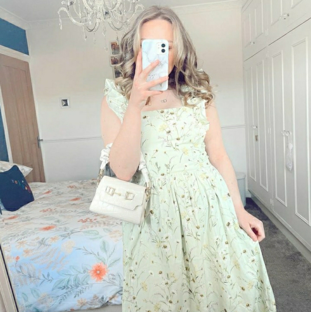 H&M floral dress blogger's favorite